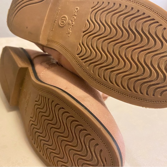 2 pair of Booties and 1 pair of moccasin slippers size 10 - Picture 13 of 16